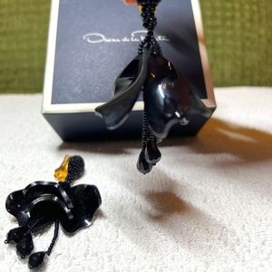 Oscar De La Renta Large Impatiens Earrings, Black